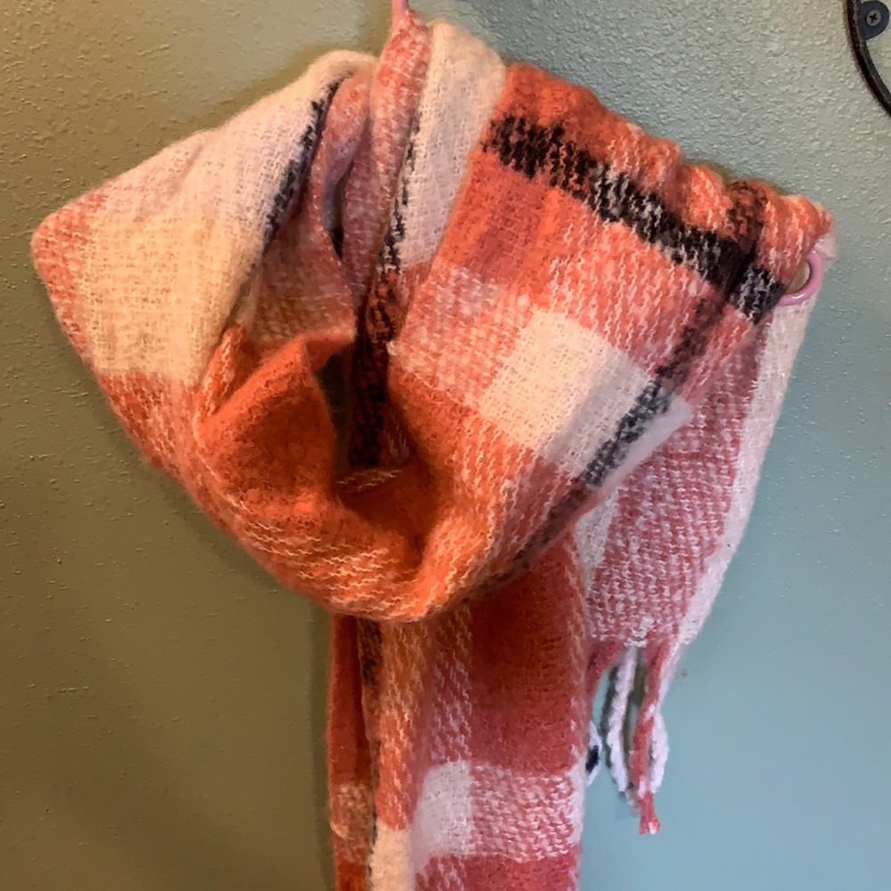 Gorgeous sweater scarf!